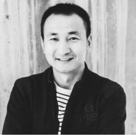 劉軍 中央美術學院藝術管理碩士、澳大利亞國立大學創新工商管理碩士、北京國際設計周藝術社區聯盟發起人和執行委員會主任、藝術介入聯合創始人、全國九大重點美院千里之行“踐行”藝術計劃發起人、藝術北京博覽會“ART PARK”公共藝術板塊聯合發起人運營總監。專注公共藝術項目的開發管理。